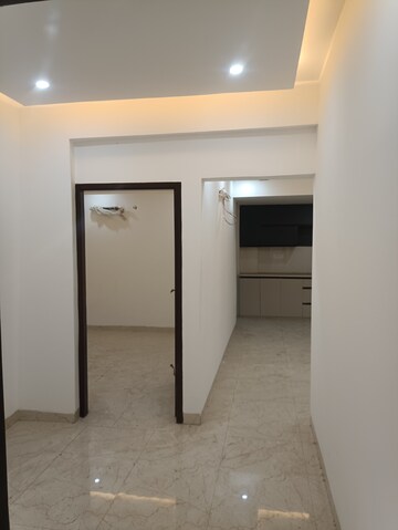 Room in 3 BHK Apartment at Vaish CHS, Sector 45 – for Sale