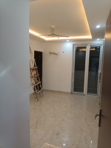 Room in 3 BHK Apartment at Vaish CHS, Sector 45 – for Sale