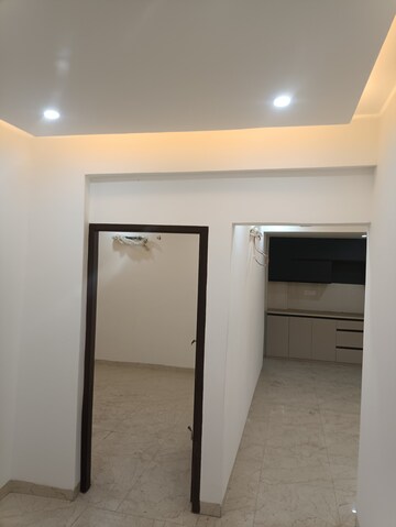 Room in 3 BHK Apartment at Vaish CHS, Sector 45 – for Sale