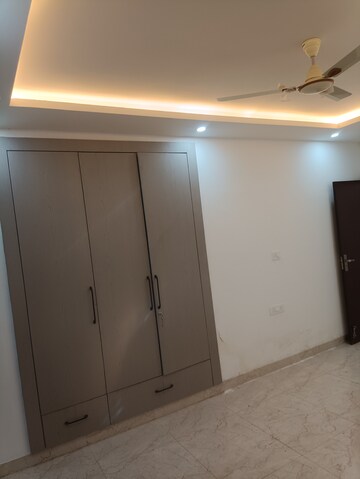 Furnished Amenities in 3 BHK Apartment at Vaish CHS, Sector 45 – for Sale