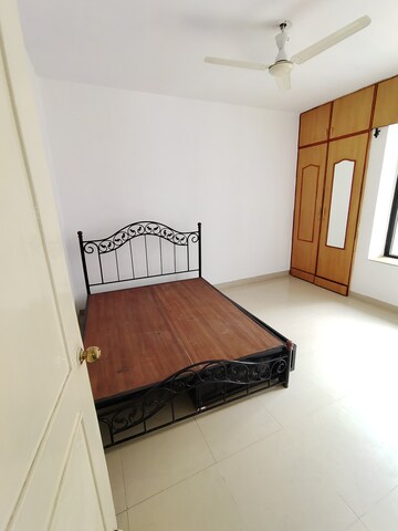 Room in 2 BHK Apartment at Dorabjee Classic, Koregaon Park – for Rent