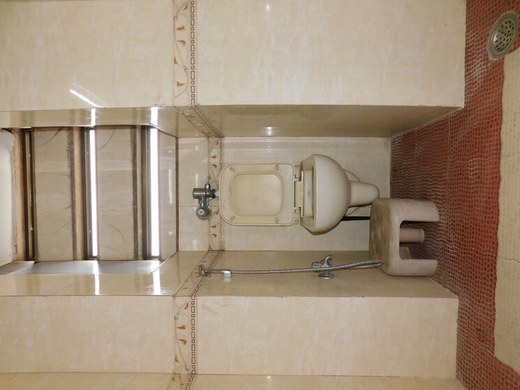 Bathroom, chembur 3 Bedroom 1200 Sq.Ft. Apartment In Chembur Mumbai 8973660