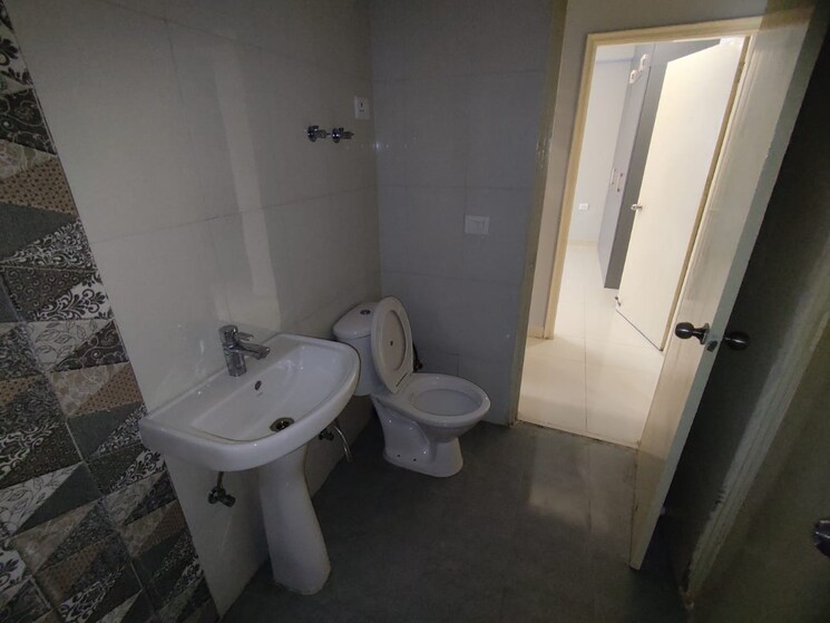 Bathroom, saviour-green-arch 3.5 Bedroom 1695 Sq.Ft. Apartment In Tech Zone 4 Greater Noida Greater Noida 8973680