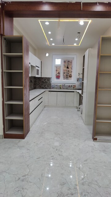 Parking in 4 BHK Builder Floor at Green Fields Colony – for Rent