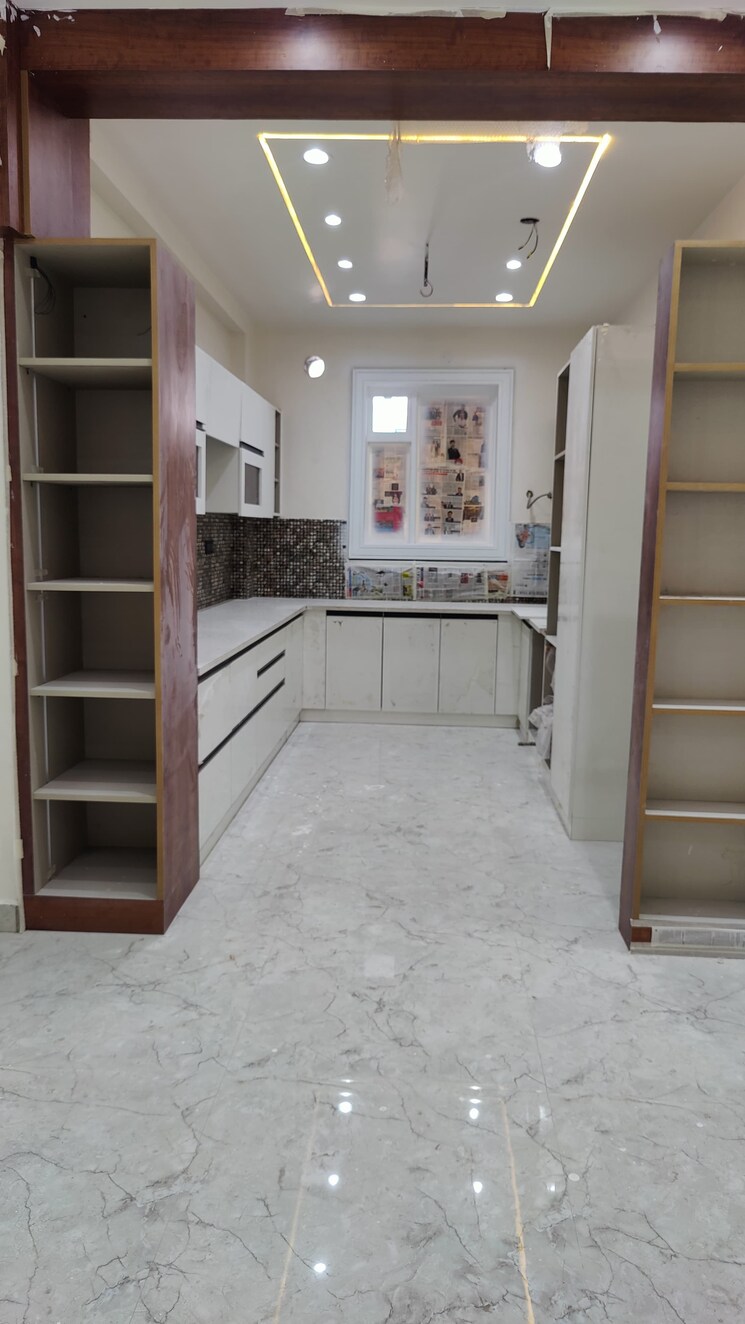  Parking, green fields colony 4 Bedroom 4500 Sq.Ft. Builder Floor In Green Fields Colony Faridabad 8973691