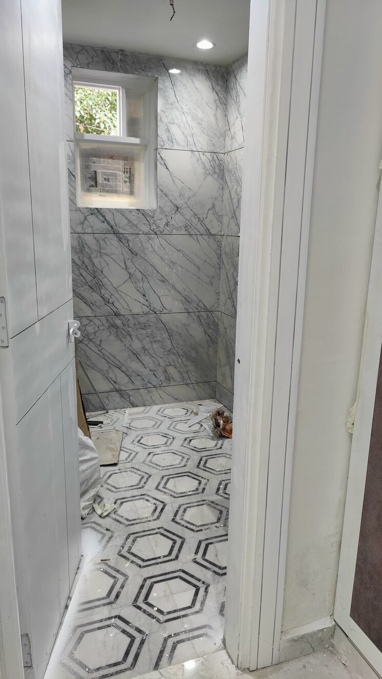 Bathroom, green fields colony 4 Bedroom 4500 Sq.Ft. Builder Floor In Green Fields Colony Faridabad 8973691