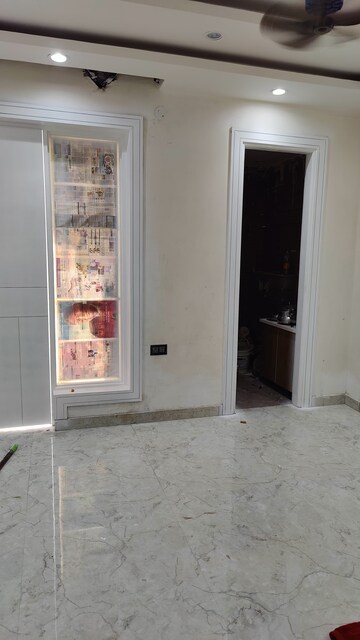 Building Lobby in 4 BHK Builder Floor at Green Fields Colony – for Rent