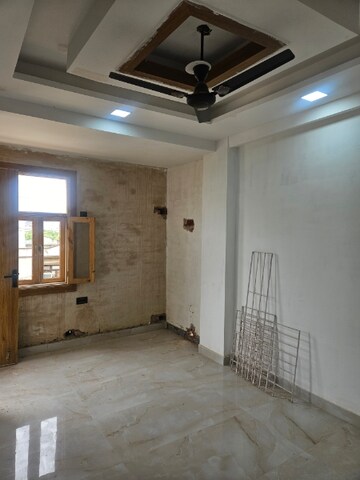 Room in 3 BHK Builder Floor at Aimnabad – for Sale