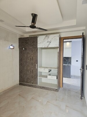 Room in 3 BHK Builder Floor at Aimnabad – for Sale