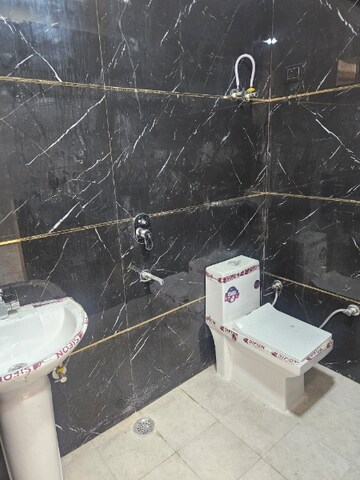 Team Area in 2 BHK Builder Floor at Aimnabad – for Sale
