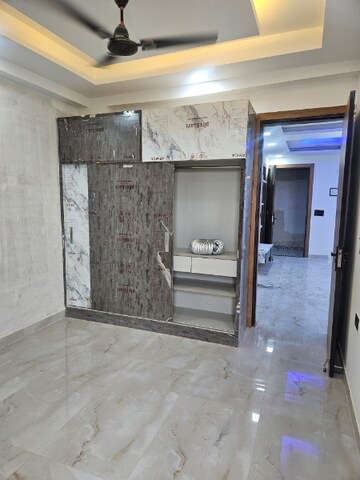 Room in 2 BHK Builder Floor at Aimnabad – for Sale