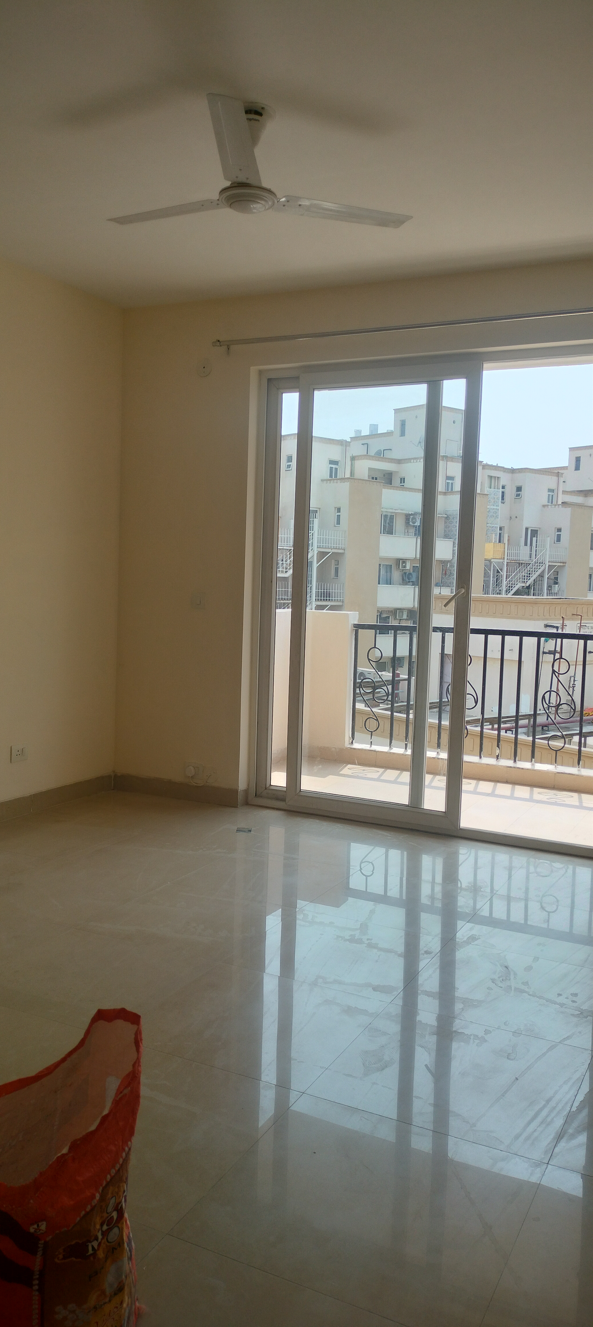 3 BHK + Servant Room,Study Room Apartment For Rent in Emaar Emerald Floors Premier