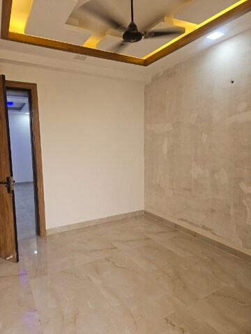 Room in 2 BHK Builder Floor at Aimnabad – for Sale