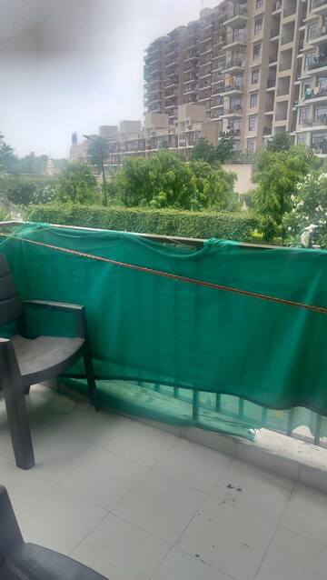 Swimming Pool in 2 BHK Apartment at Signature Global Synera, Sector 81 – for Rent