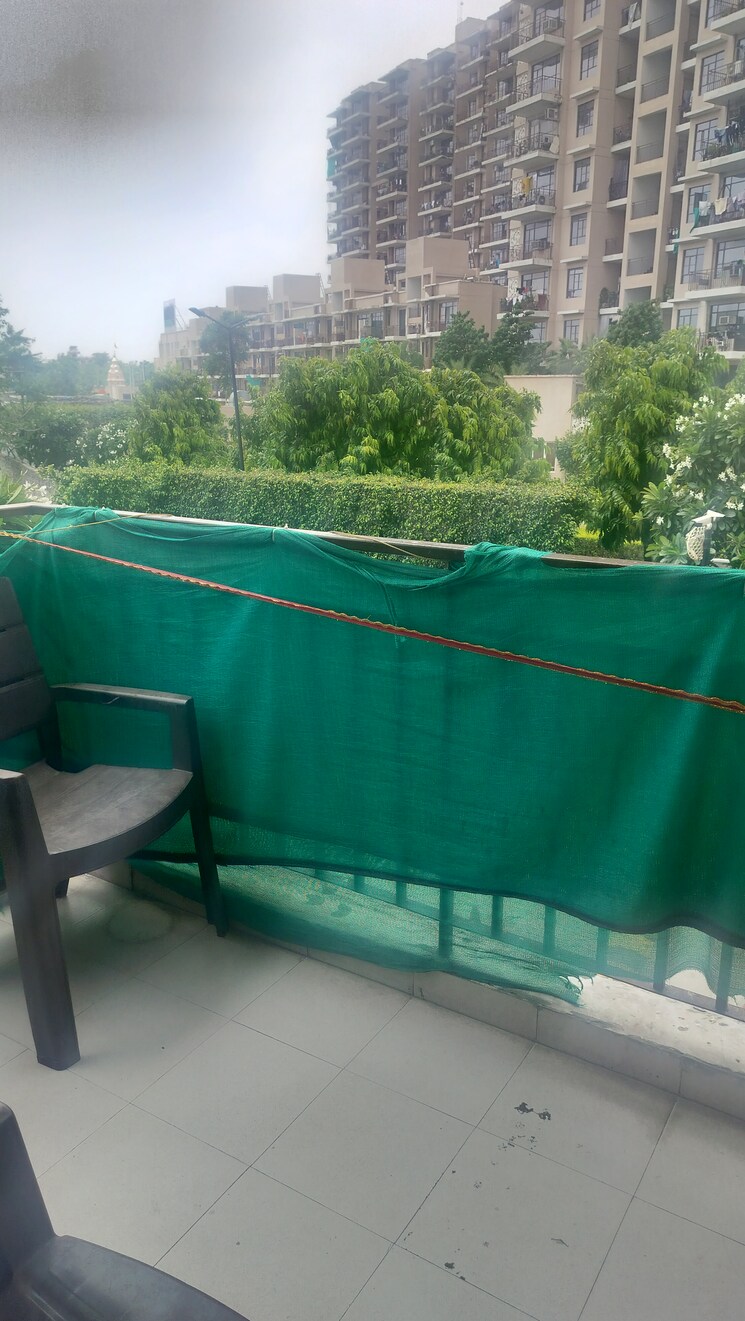 Swimming Pool, signature-global-synera 2 Bedroom 638 Sq.Ft. Apartment In Sector 81 Gurgaon 8973754