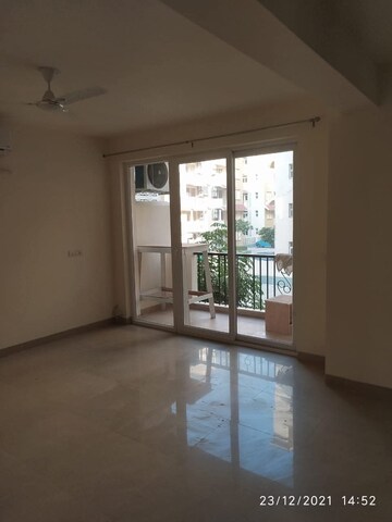 Room in 4 BHK Apartment at Emaar Emerald Floors Premier, Sector 65 – for Rent