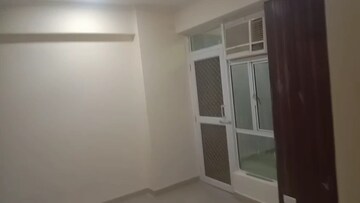 Room in 2 BHK Apartment at Gaur City 2 - 16th Avenue, Sector 16c Greater Noida – for Rent