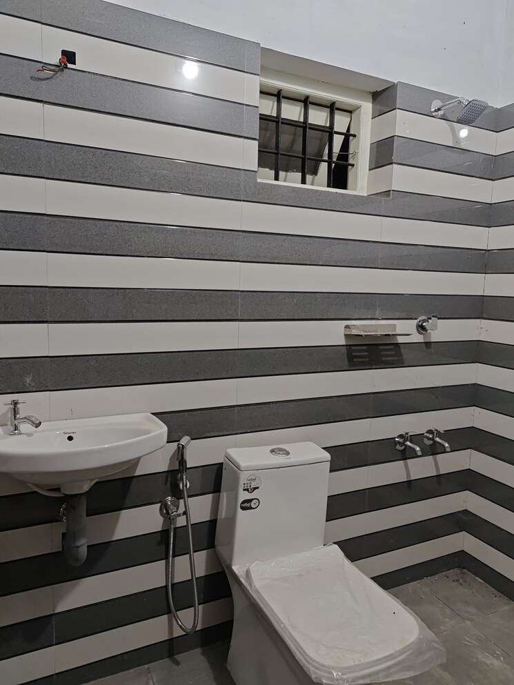 Bathroom, thiroor 3 Bedroom 1400 Sq.Ft. Independent House In Thiroor Thrissur 8973775