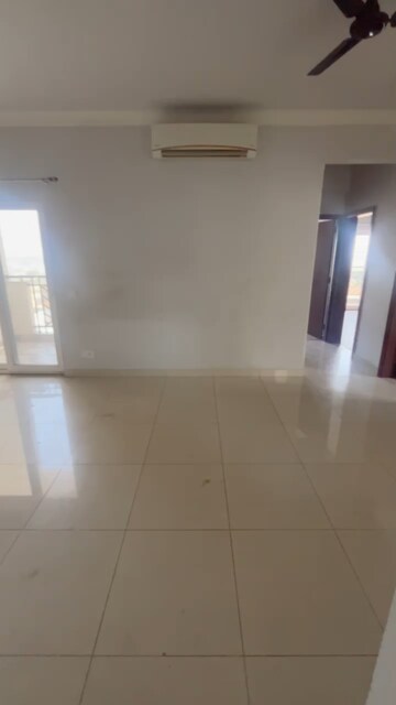 Room in 3 BHK Apartment at Central Park Flower Valley Aqua Front Towers, Sohna Sector 33 – for Rent