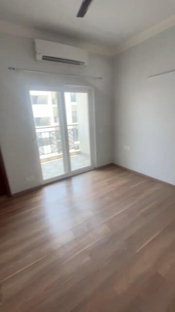 Room in 3 BHK Apartment at Central Park Flower Valley Aqua Front Towers, Sohna Sector 33 – for Rent