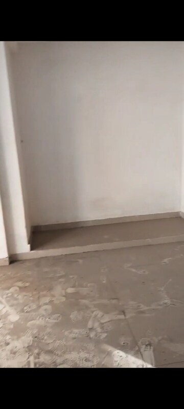 Room in  Office Space at Yashwant Deep CHS, Naupada – for Rent