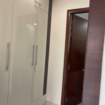 Room in 4 BHK Builder Floor at Sector 21b – for Rent