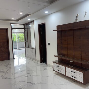 4 BHK Builder Floor at Sector 21b – for Rent