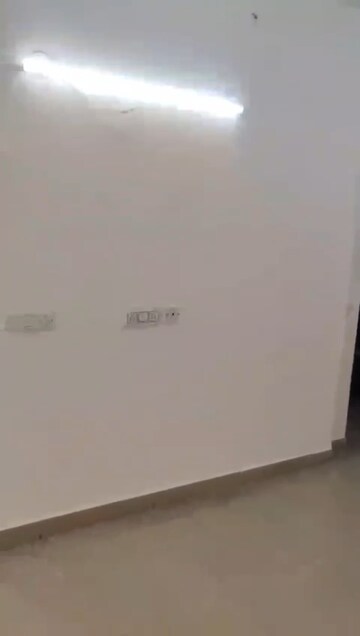 Room in 3 BHK Apartment at Panchsheel Greens, Sector 16 Greater Noida – for Sale