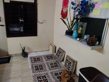 Team Area in 1.5 BHK Builder Floor at Ashok Nagar – for Rent