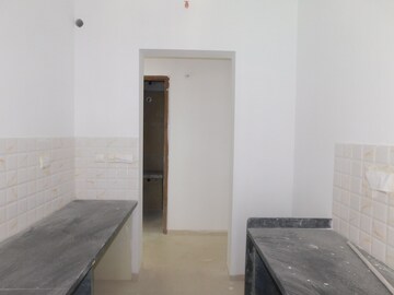 Room in 2 BHK Apartment at Piramal Vaikunth, Balkum Pada – for Sale