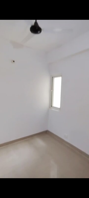 Room in 2.5 BHK Apartment at Fusion Homes, Tech Zone 4 Greater Noida – for Sale