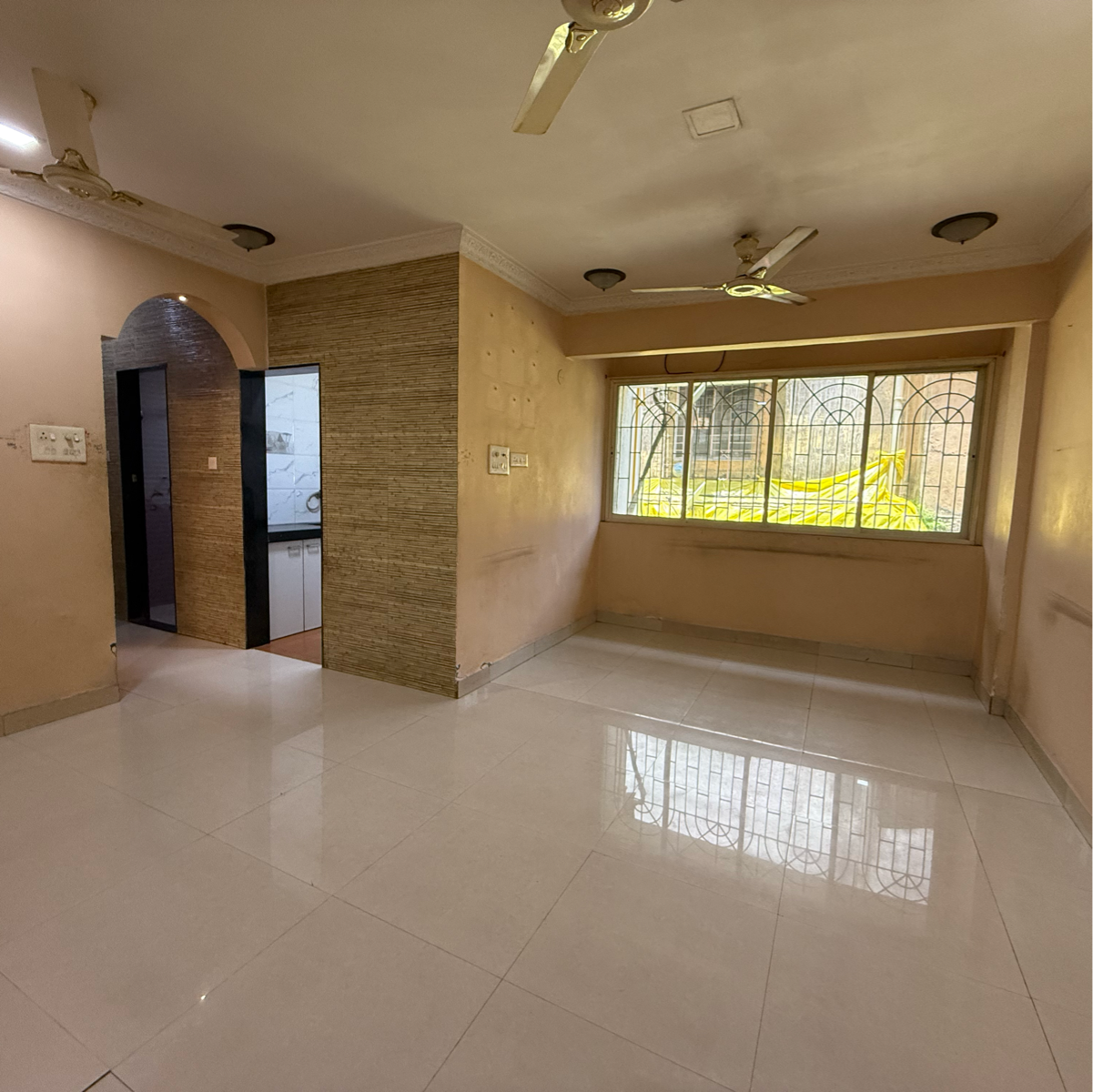 2.5 BHK + Extra Room Apartment For Rent in Om Chs