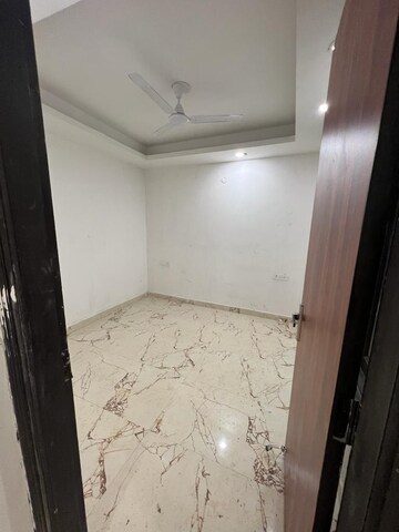 Room in 1 BHK Builder Floor at Saket – for Rent