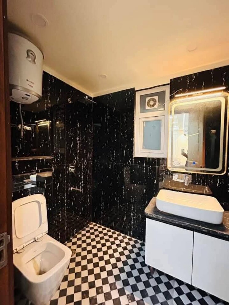 Attached Bathroom, freedom fighters enclave 3 Bedroom 1600 Sq.Ft. Builder Floor In Freedom Fighters Enclave Delhi 8974051