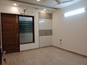 Room in 3 BHK Builder Floor at BPTP District, Sector 81 – for Sale