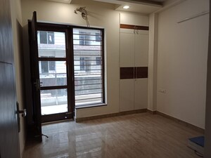 Room in 3 BHK Builder Floor at BPTP District, Sector 81 – for Sale