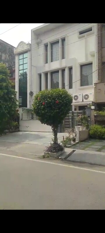 6+ BHK Independent House – Exterior View View at Sector 47 - for Sale