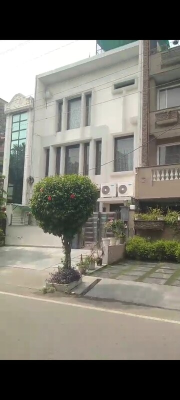6+ BHK Independent House For Sale in Sector 47