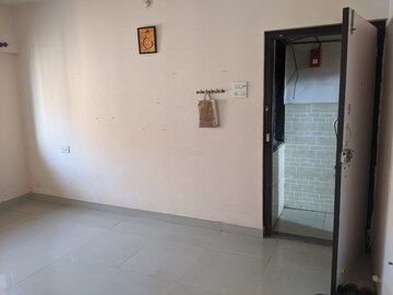Room in 2 BHK Apartment at Suyog CHS Tilak Nagar, Tilak Nagar – for Rent