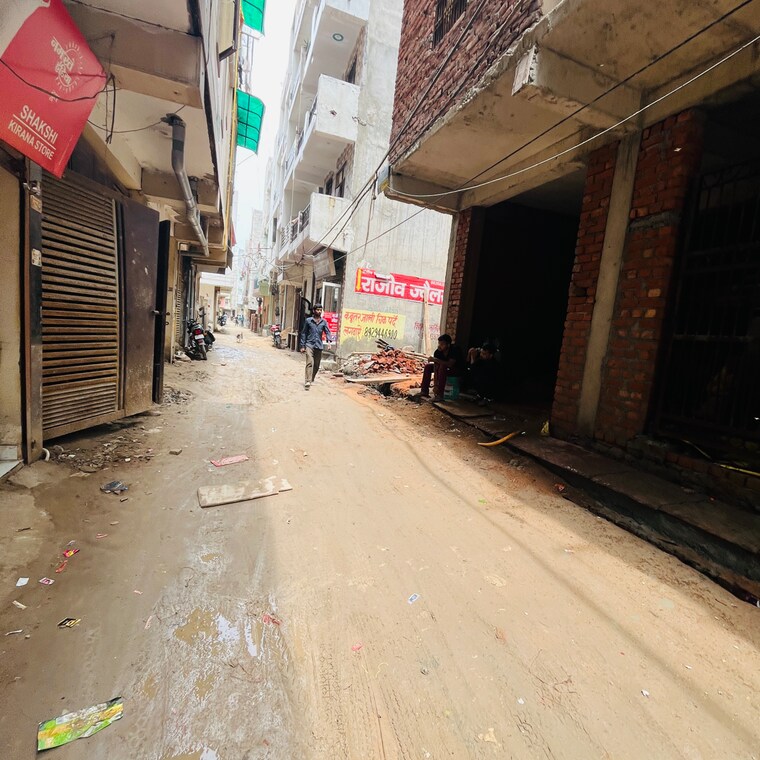  Parking, homes-121  100 Sq.Yd. Plot In Sector 121 Noida 8974117