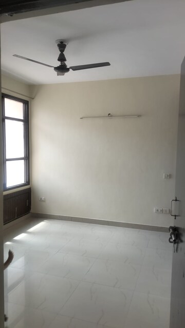 Room in 2.5 BHK Apartment at SRS Royal Hills, Sector 87 – for Rent