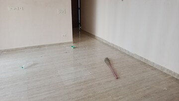 Room in 3 BHK Apartment at Amrapali Golf Homes, Sector 4 Greater Noida – for Rent