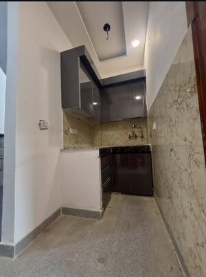 Kitchen in 2.5 BHK Builder Floor at Sector 28 – for Sale