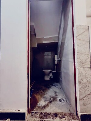 Furnished Amenities in 2.5 BHK Builder Floor at Sector 28 – for Sale