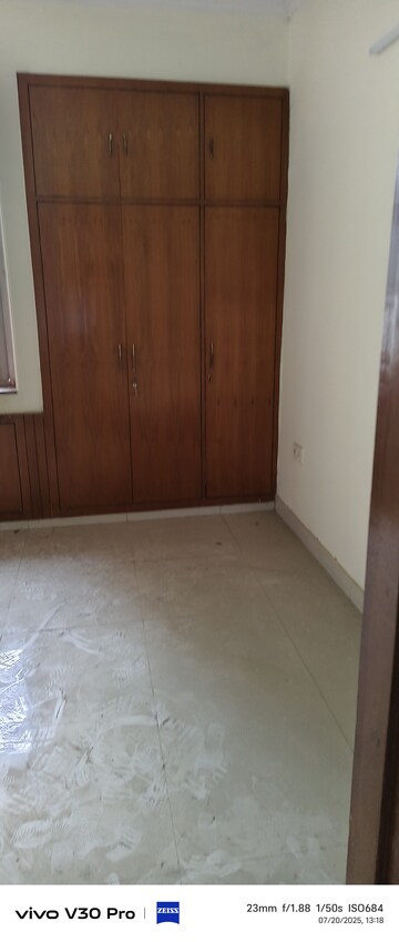 Room in 3.5 BHK Apartment at Vigyapan Lok Apartments, Mayur Vihar Phase 1 – for Sale