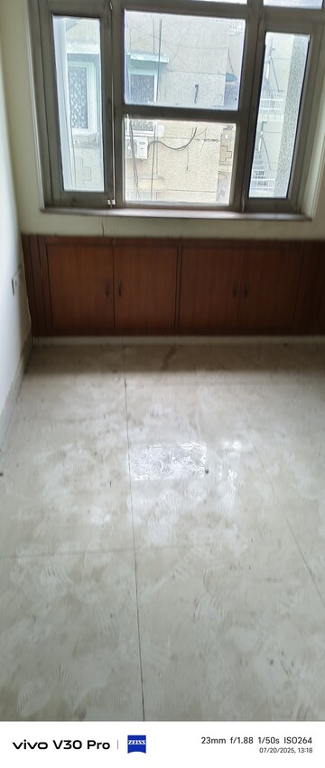 Room in 3.5 BHK Apartment at Vigyapan Lok Apartments, Mayur Vihar Phase 1 – for Sale