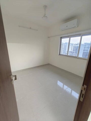 1 BHK Apartment For Rent in Omkar Signet, Malad East