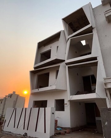 6+ BHK Independent House For Sale in Sector 94