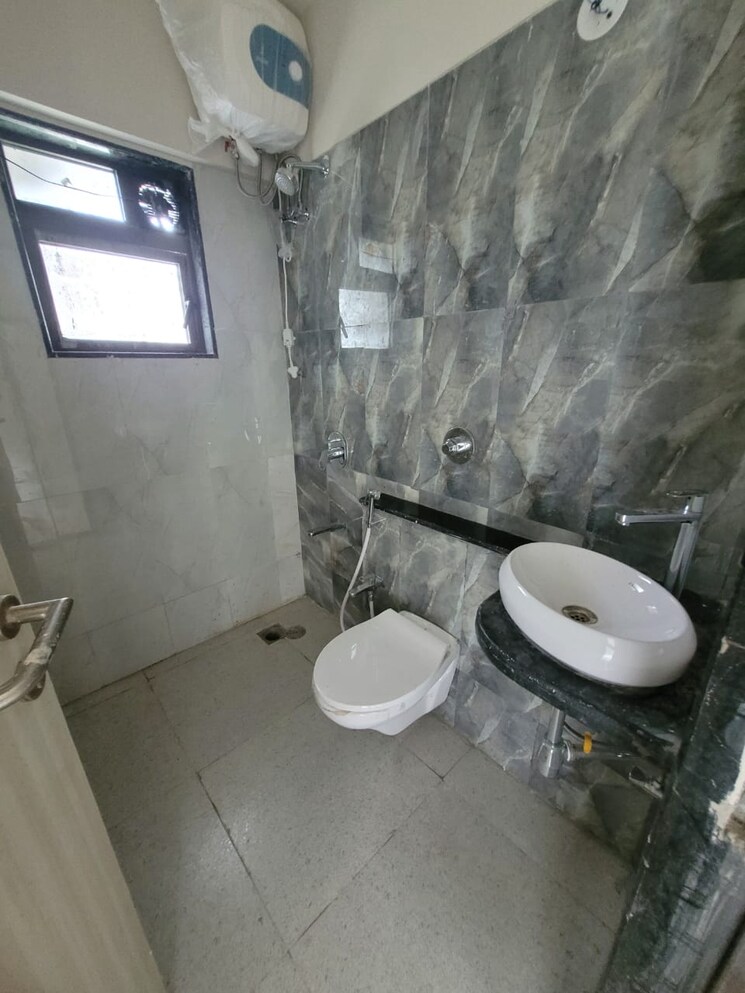 Bathroom, chembur 2.5 Bedroom 1140 Sq.Ft. Apartment In Chembur Mumbai 8974402