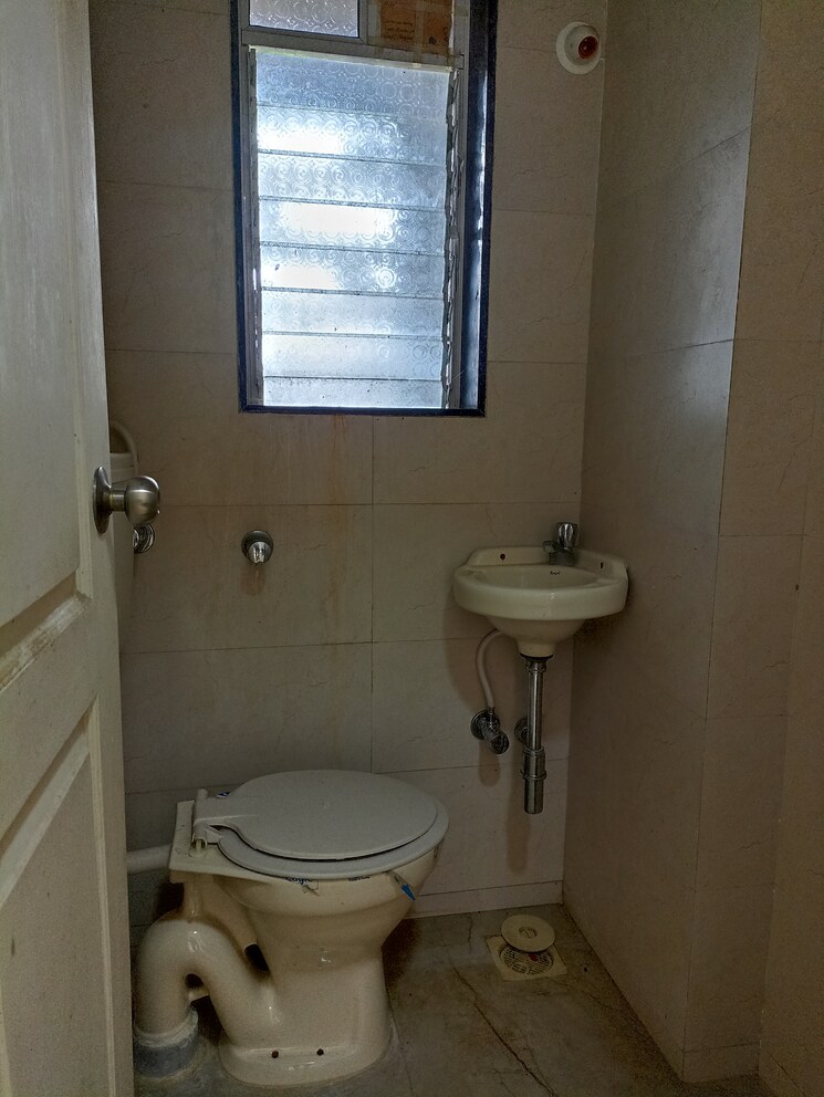 Bathroom, gagangiri-complex 1 Bedroom 300 Sq.Ft. Apartment In Dahisar West Mumbai 7633395
